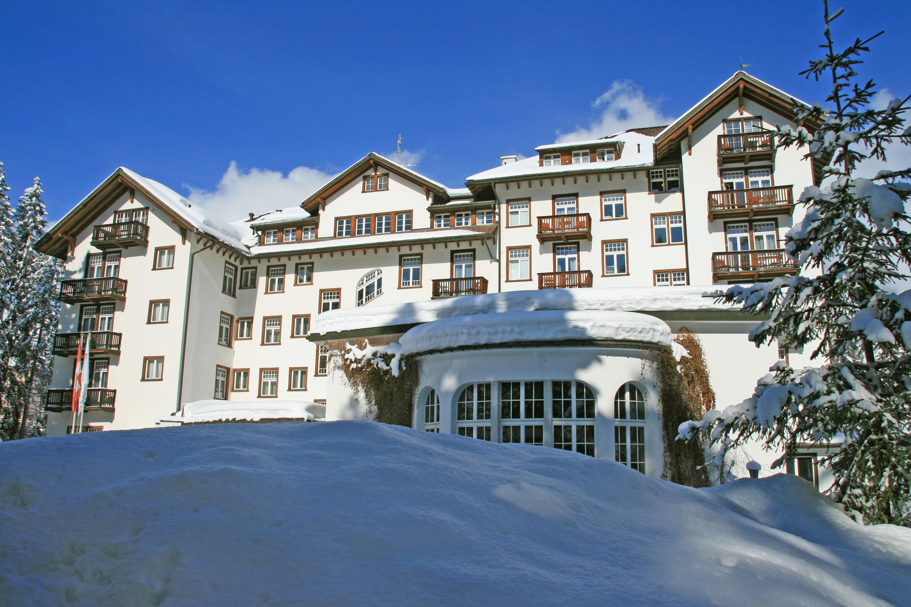aussenansicht-sunstar-alpine-hotel-flims-01-bearb-s.jpg